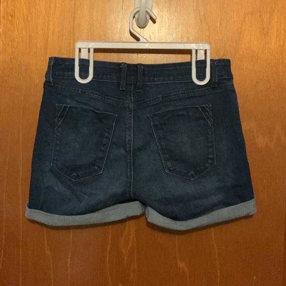 Cuffed shorts - Picture 2 of 4